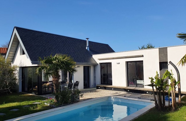 Architect-designed villa - Beach - 5mn from center of Pornic - Heated pool
