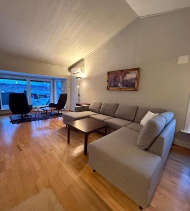 Arctic View House - near Cable Car & Arctic Cathedral