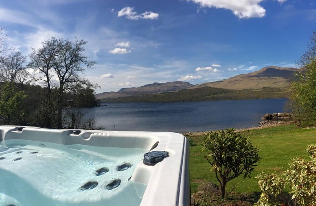 Ardeonaig Lodge on the shores of Loch Tay