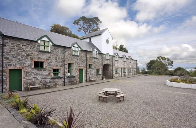 Ardnagashel Est No 7 - a two story that sleeps 4 guests in 2 bedrooms