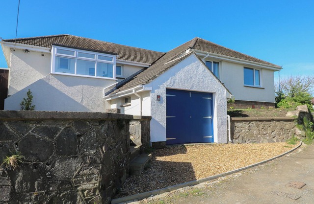 ARFRYN, pet friendly, country holiday cottage in Solva