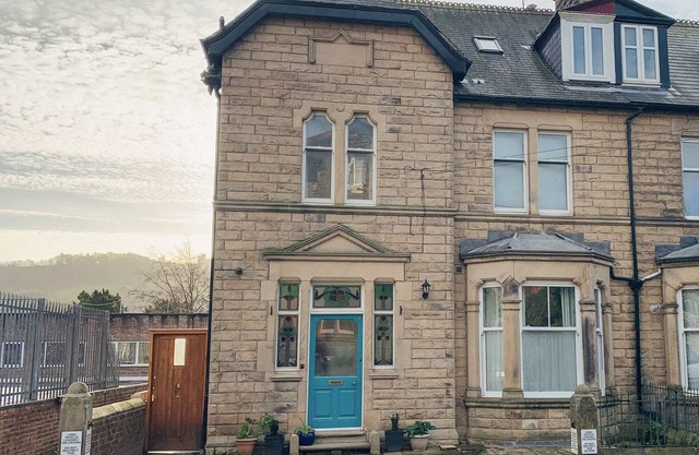ARLINGTON HOUSE, family friendly, luxury holiday cottage in Matlock