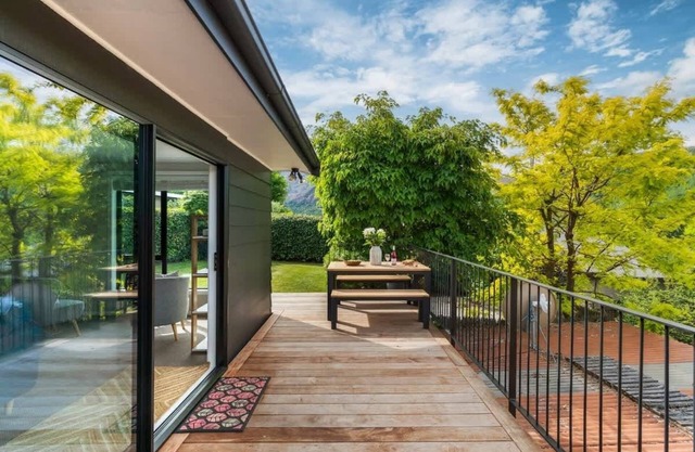 Arrowtown Charm | BBQ | Wood fireplace