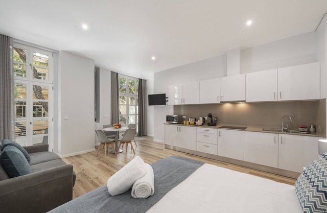 Art Deco Apartments - 1B