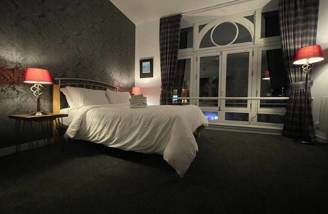 Art-Filled Sanctuary in Glasgow City