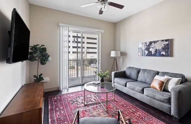 Artful Stay 1BR Loft Steps from Montgomery Arts