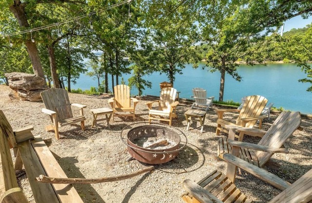 Artilla Cove Cabin 2 - Lake views - Outdoor pool!