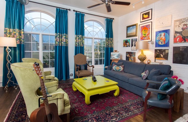 Artistic Loft close to Lake Michigan beaches, craft breweries & outlet shopping