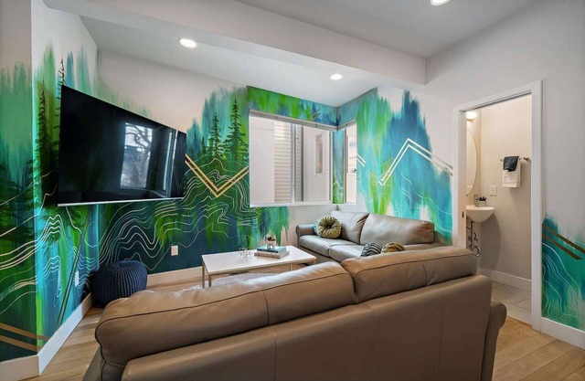 Artistic Modern 2bed/4bath w/Private Rooftop!