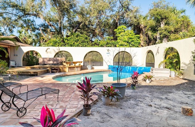‼️Artistic‼️ Villa w/Pool, Theater & Hot Tub