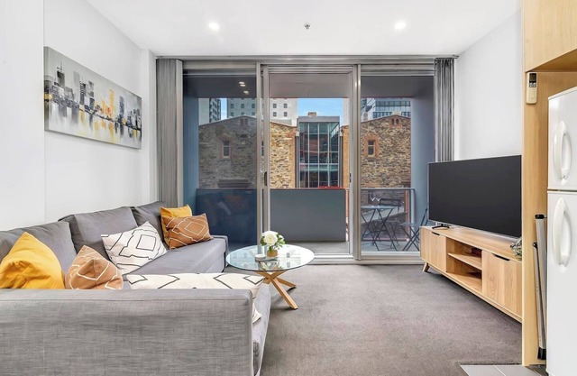 Artsy at East End A Modern Inner city Retreat