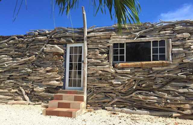 Aruba Driftwood Container Room