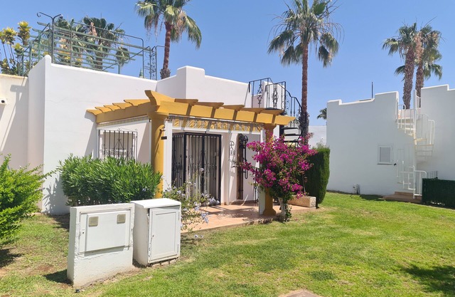 As055 Cosy 2 bedroom, in the green palm tree oasis