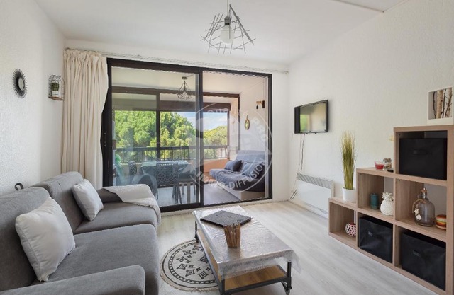 AS23038 - Studio cabine vue sur Parc avec box