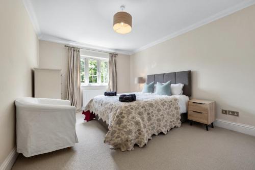 Ascot Spacious 4 Bedroom Home with Driveway