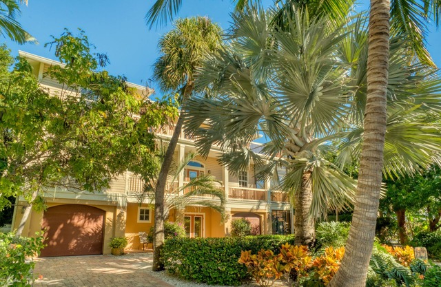 Ask about discounts FREE golfcart and bicycles, 5 star reviews, beautiful home