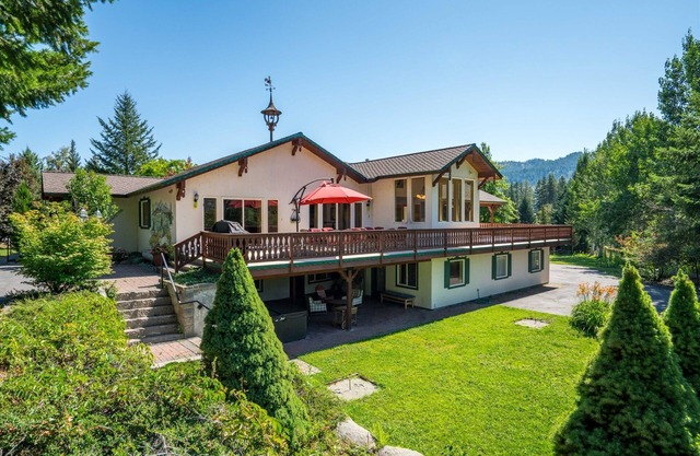 Aspen Meadow Retreat - Large Home with Views