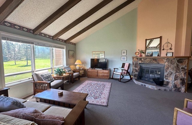 Aspenwood Condo: Family-Friendly, Mountain Views, Fireplace, Near Golf, Lakes, and Wolf Creek Resort