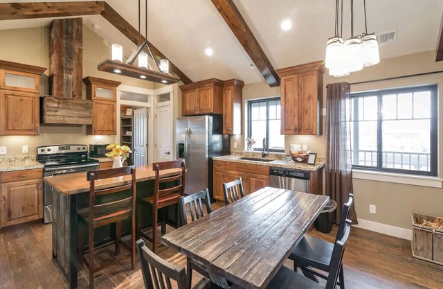 Aspenwood Manor- Perfect and Gorgeous! Luxury "Waltzing Matilda"