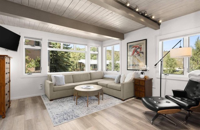 Aspenwood One Bedroom J3