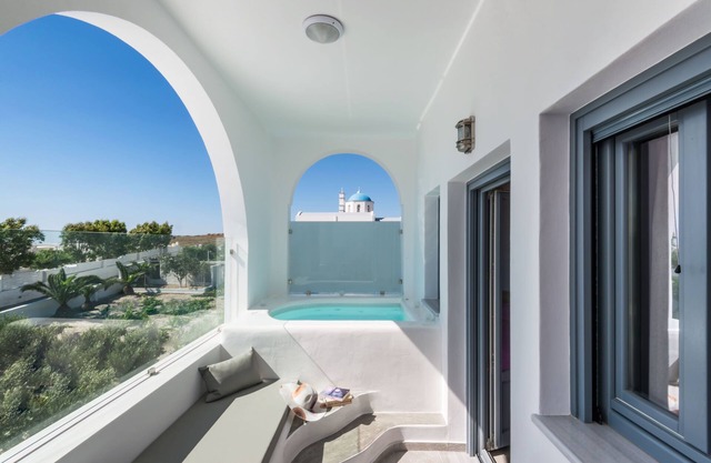 Aspronisi Luxury Villa