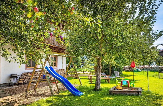 Nice apartment in villa for 6 guests with TV and balcony