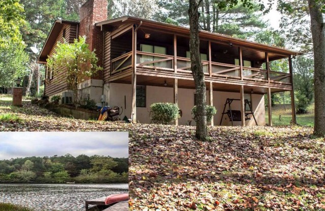 "At Waters Edge" 3 bedroom cabin directly on the lake with dock.