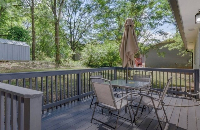 Athens home w/Deck-Near Sanford Stadium!