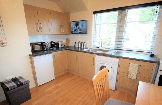 Atholl Rd Self Catering - 127 Central Location