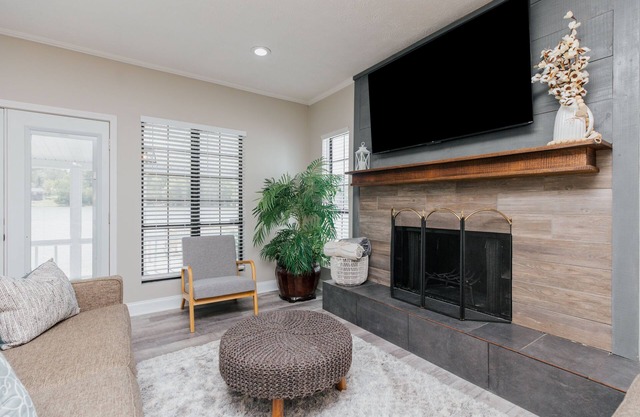 AtHome+1 Stay | Lakefront 3BR | 2 Car Garage