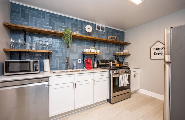 ATL downtown 2BR King Bed FREE parking