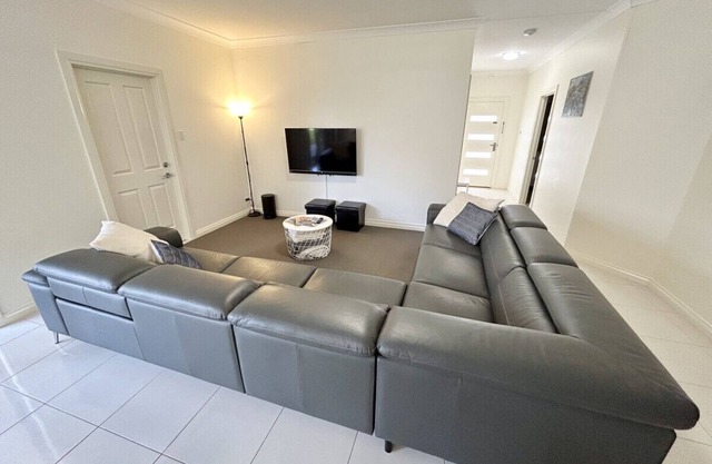 Atlantis - Modern Well Equipped Home Near the Beach