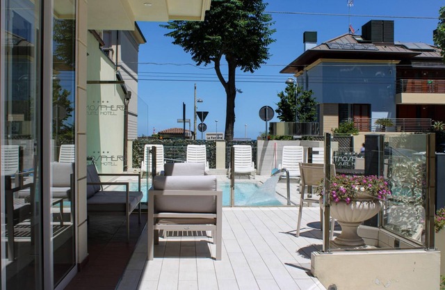 Atmosphere Suite Hotel