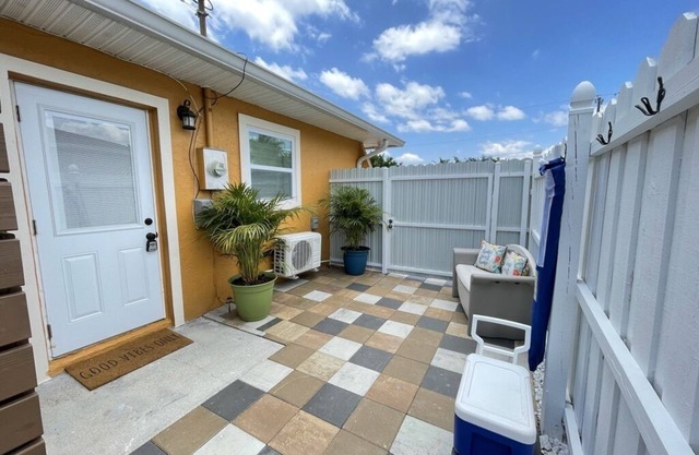 Attached Apartment-private patio-centrally located