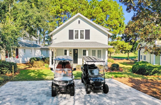 ATTENTION! NEW RENOVATIONS! Golf Course View~includes a 6 Seat GOLF Cart