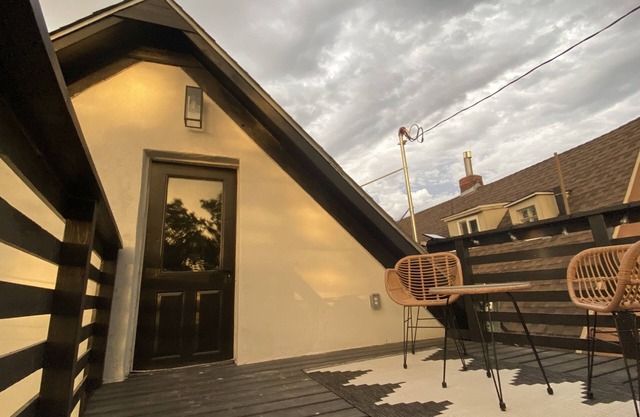 Attic apartment in RiNo/Five points. 5min away from Train station