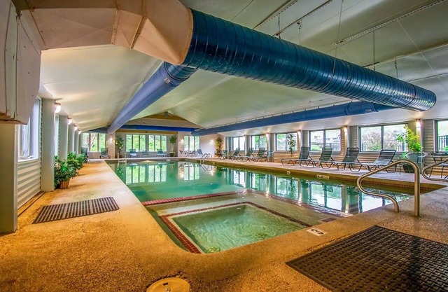 Attitash, 1st floor condo, 1 bed w/sleep sofa!