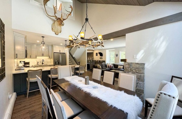 Attitash Heights | Ski in/out Getaway with Pool