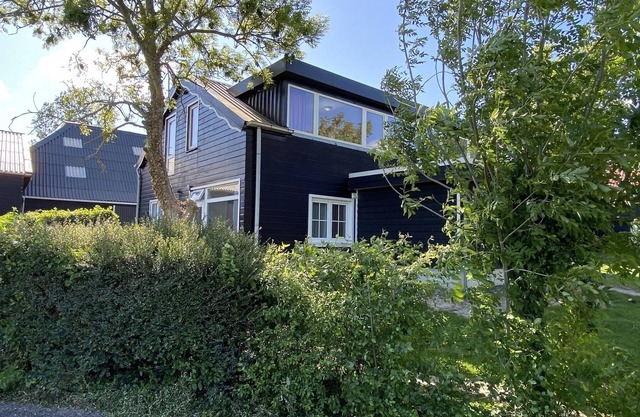 Attractive 6-person holiday home in Cadzand with 3 bedrooms.