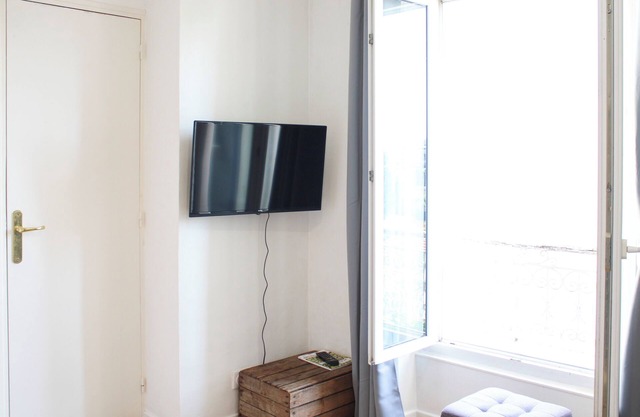 Attractive, fully-equipped apartment near Paris