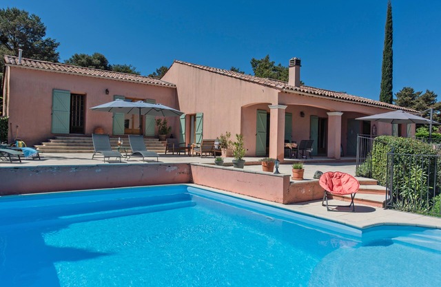 Attractive villa with private pool, tenniscourts
