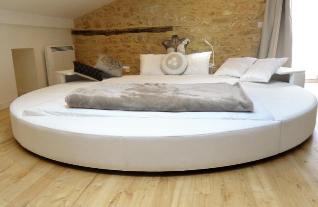 Au Pied du CHÂTEAU - 5 à 11 personnes - Baignade-canoë-piste cyclable à 100 m