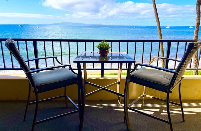 AUG Special Beautiful 1 Bedroom Beachfront condo on the beach with free parking