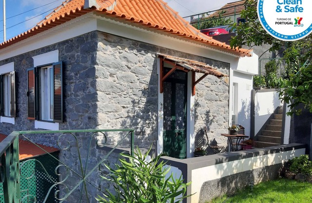 Augusta House (swimming pool)