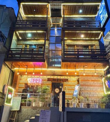 Aurave Inn