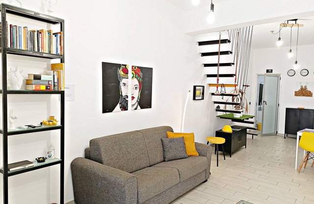 Aurelio's Artpartment - "Unconventional House"