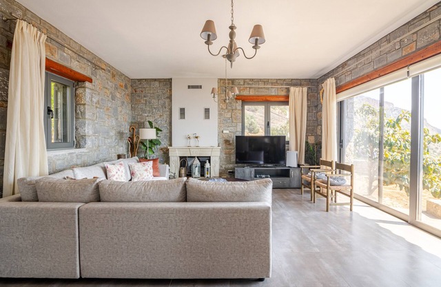 Aurora, Spinalonga Garden Cottage