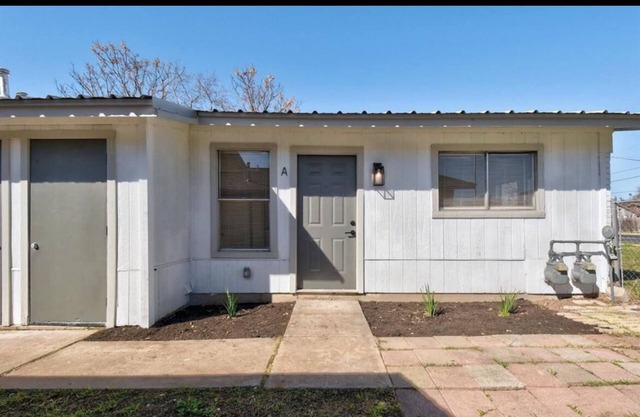 Austin Trio: 3bd near Congress, 6th, and Airport!
