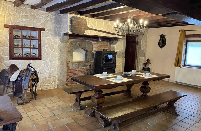 Authentic Bourbonnaise Cottage near Néris-les-Bains