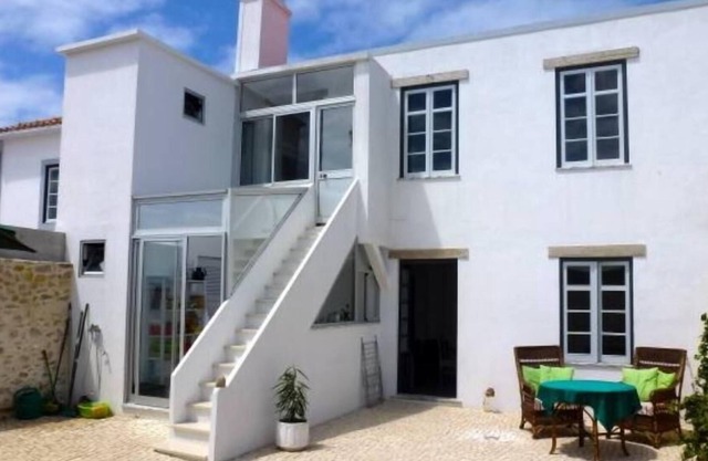 Authentic double house within historical walls of peniche. Childeren for free!